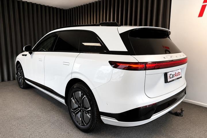 Hvid Xpeng G9 fra 2024