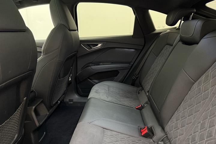 Sort Audi Q4 fra 2023