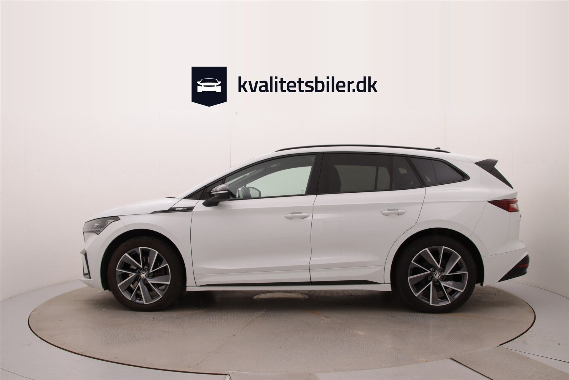 Hvid Skoda Enyaq fra 2023