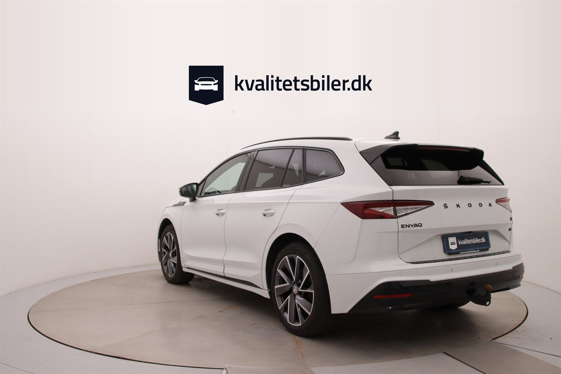 Hvid Skoda Enyaq fra 2023