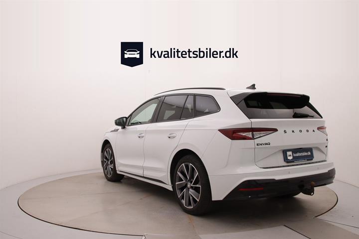 Hvid Skoda Enyaq fra 2023
