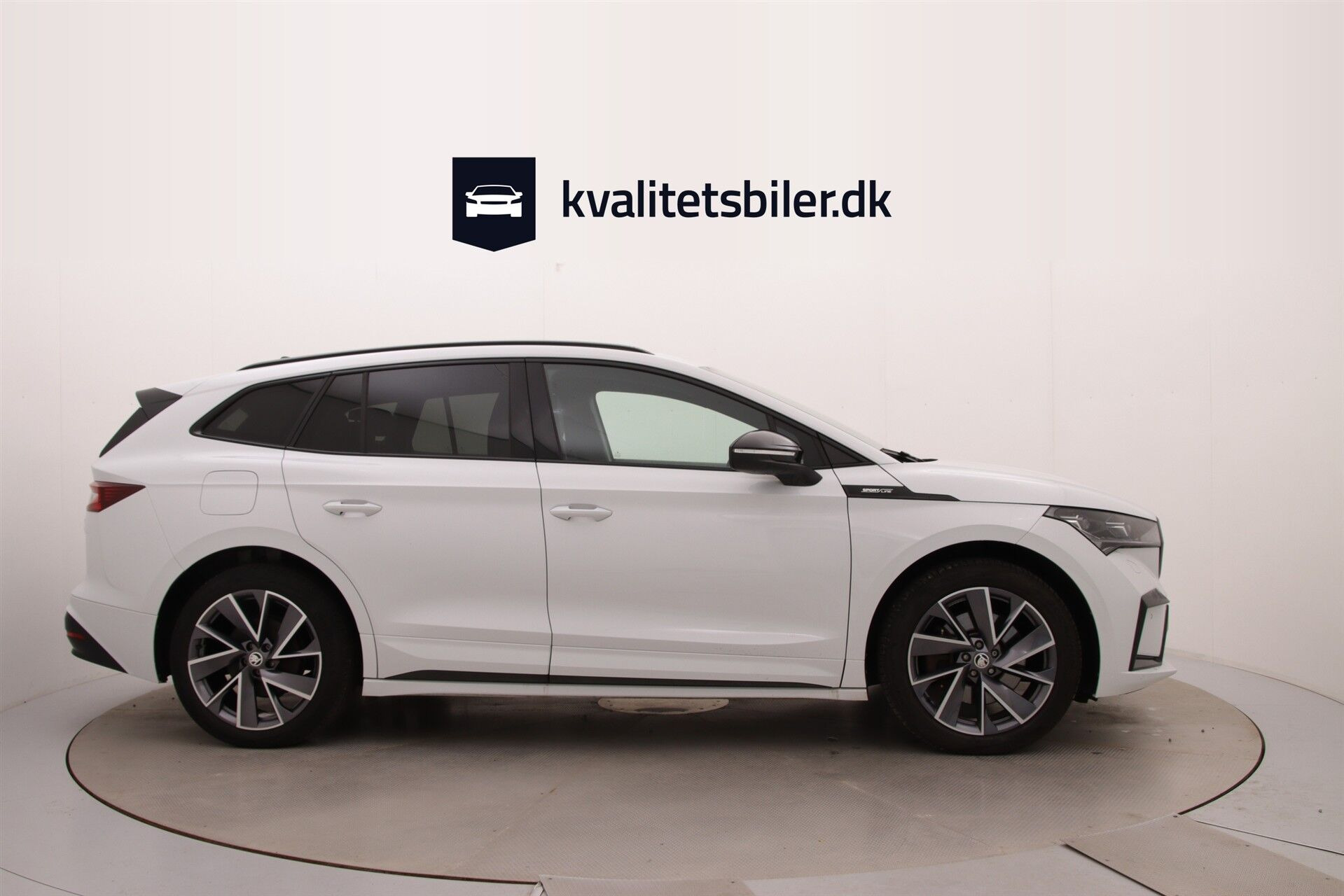 Hvid Skoda Enyaq fra 2023
