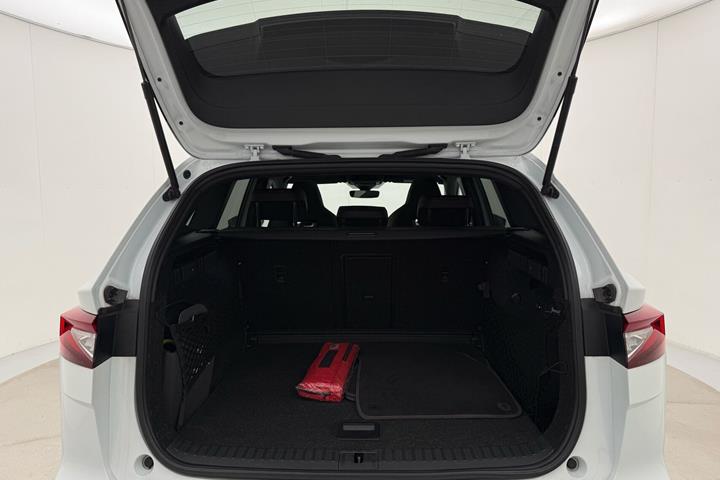 Hvid Skoda Enyaq fra 2023