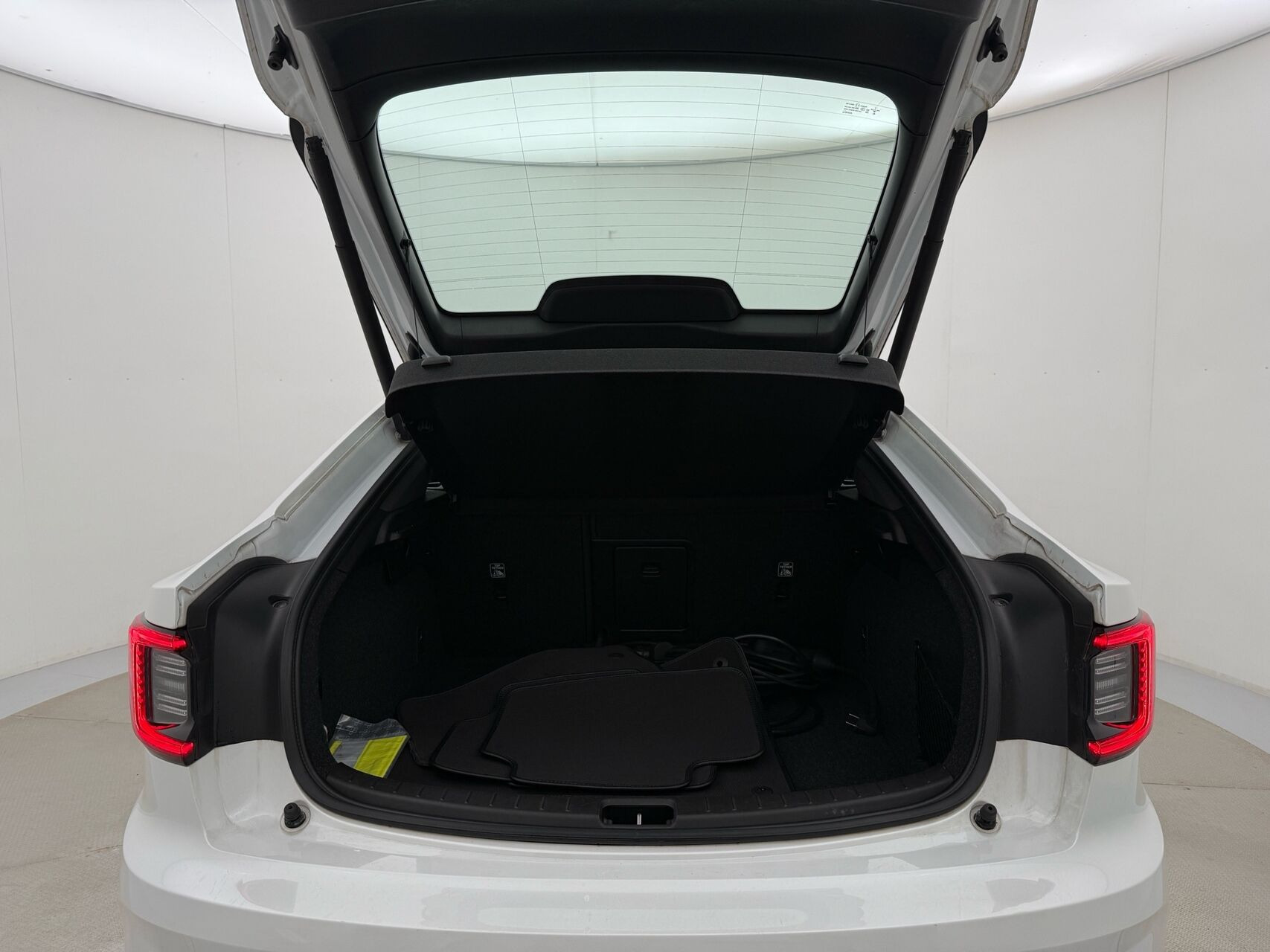 Hvid Polestar 2 fra 2021