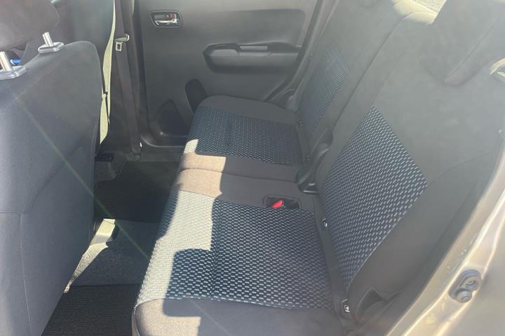 Sølv Suzuki Ignis fra 2023