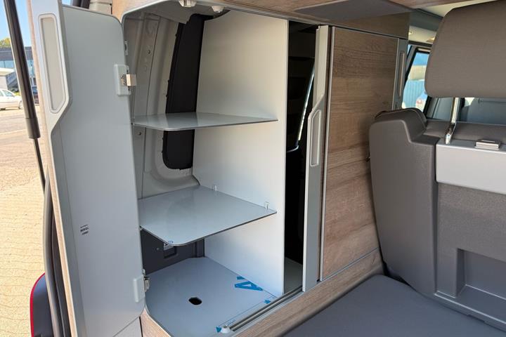Grå VW California fra 2021