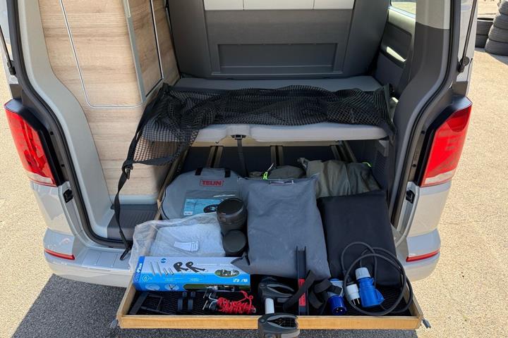 Grå VW California fra 2021