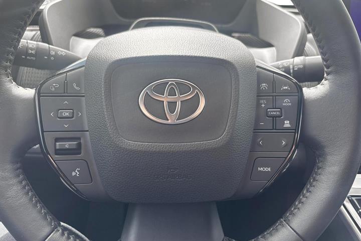 Sort Toyota BZ4X fra 2025
