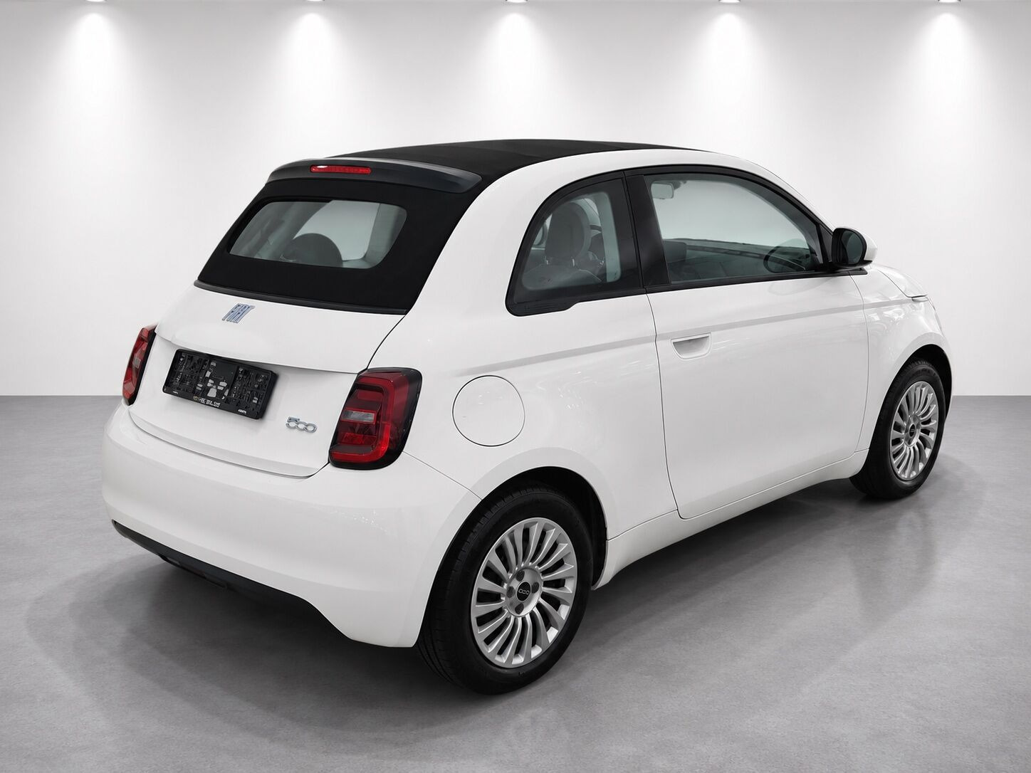 Hvid Fiat 500e fra 2023