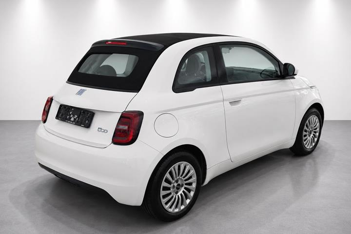 Hvid Fiat 500e fra 2023
