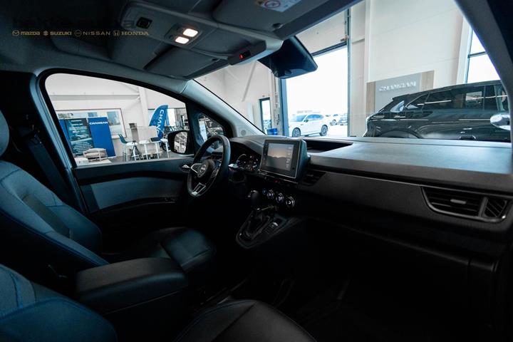Sølv Nissan Townstar fra 2025