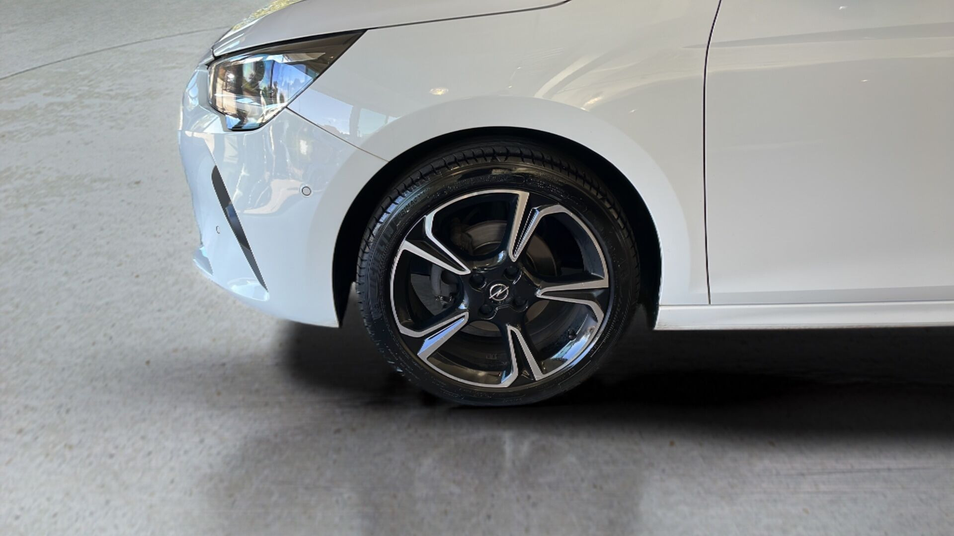 Hvid Opel Corsa fra 2020