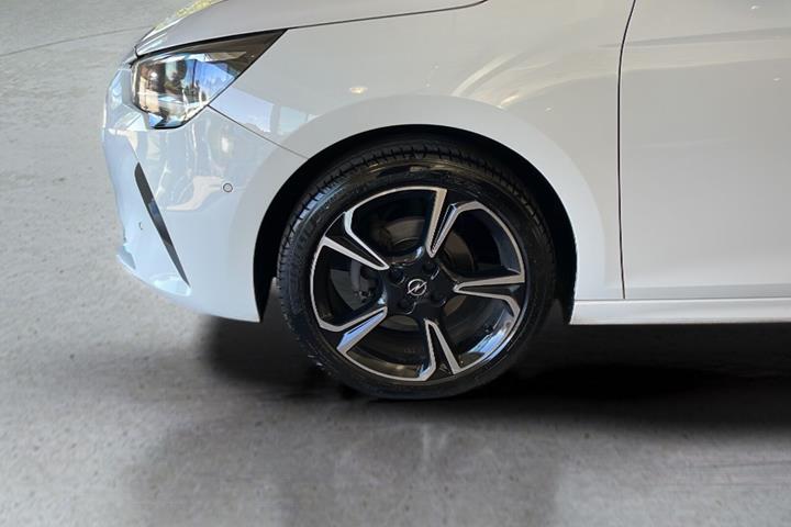 Hvid Opel Corsa fra 2020