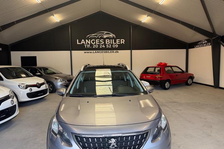 Grå Peugeot 2008 fra 2017