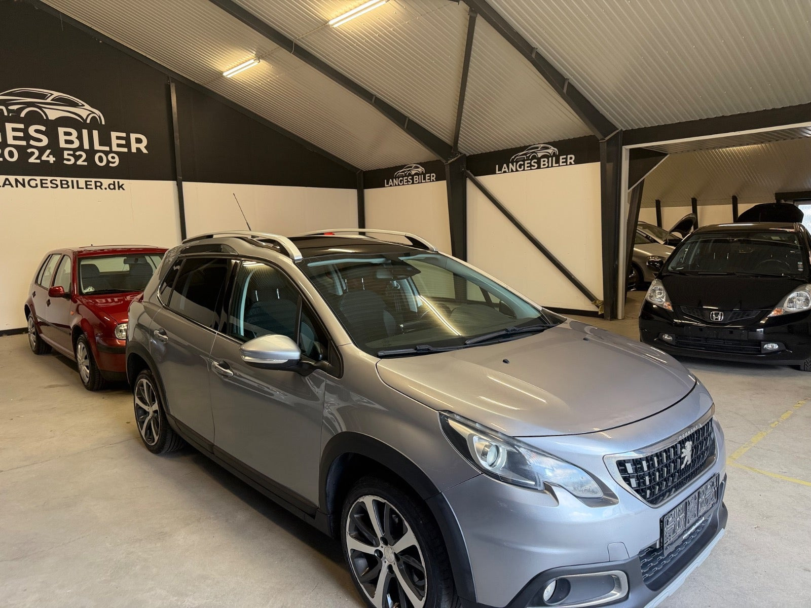 Grå Peugeot 2008 fra 2017