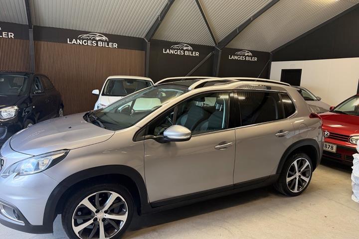 Grå Peugeot 2008 fra 2017