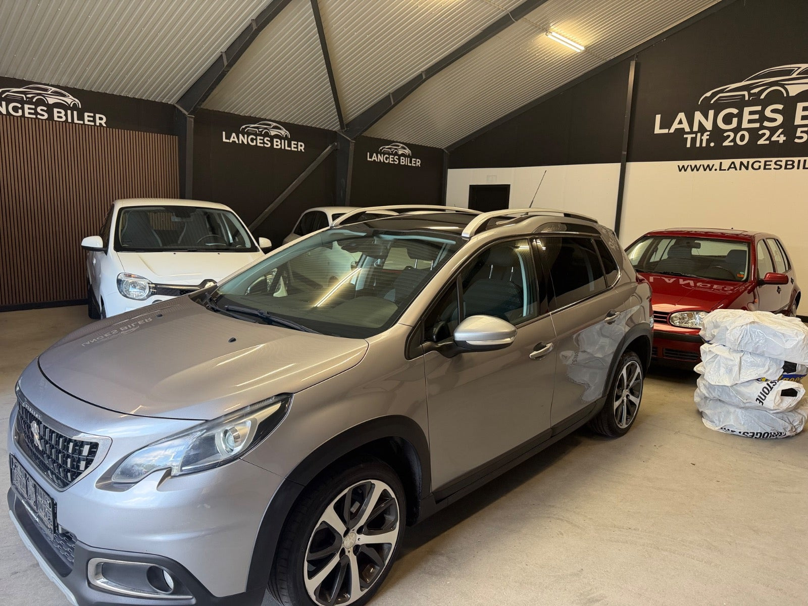 Grå Peugeot 2008 fra 2017