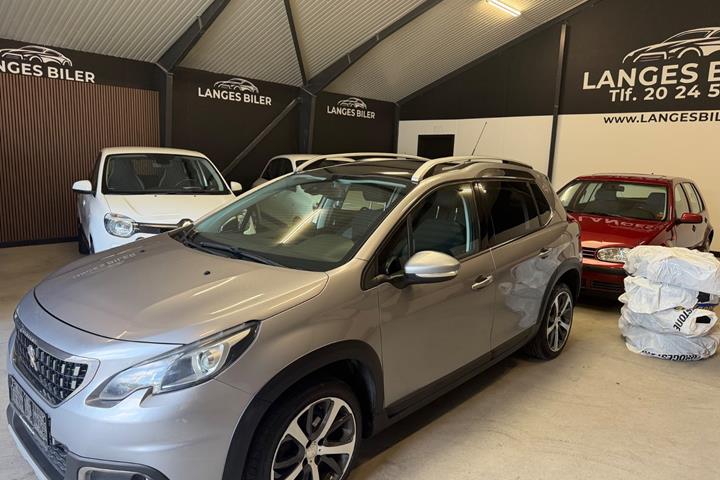 Grå Peugeot 2008 fra 2017