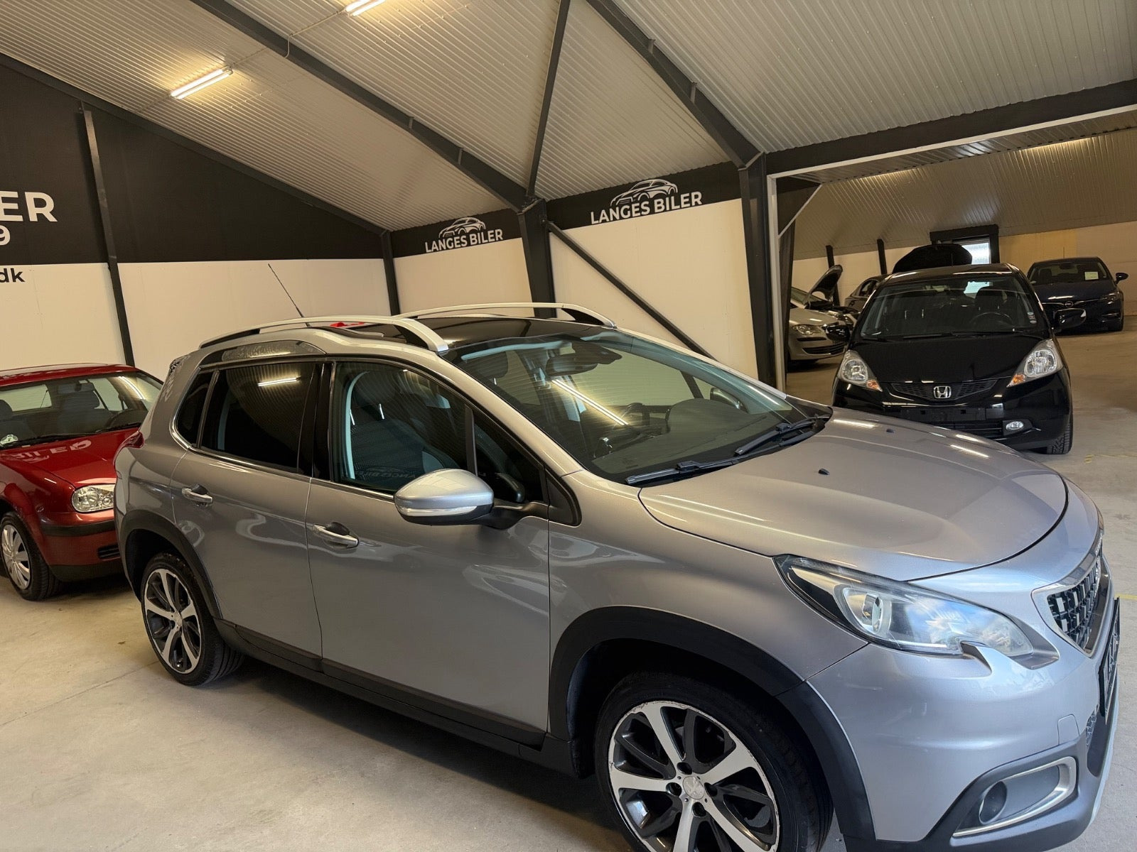 Grå Peugeot 2008 fra 2017
