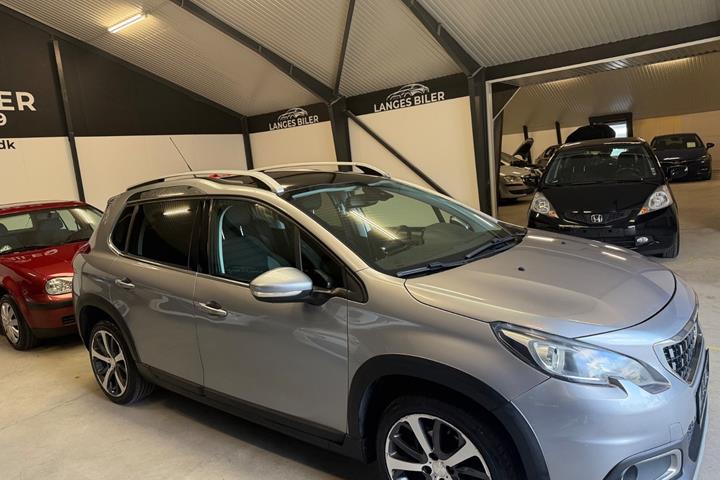 Grå Peugeot 2008 fra 2017