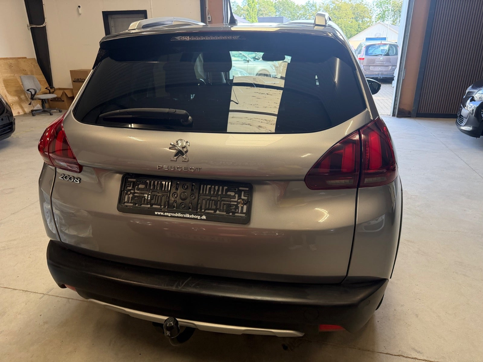Grå Peugeot 2008 fra 2017