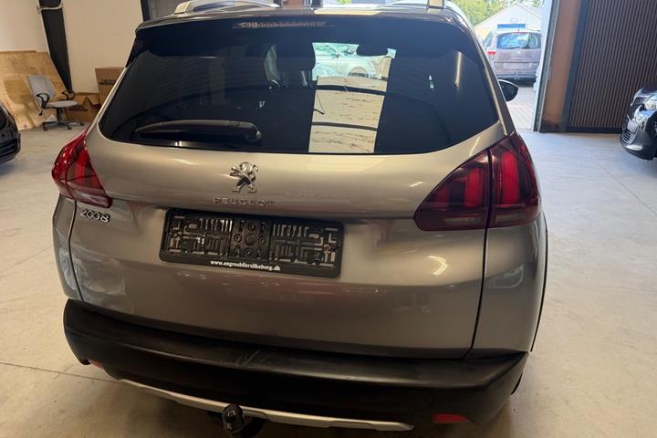 Grå Peugeot 2008 fra 2017