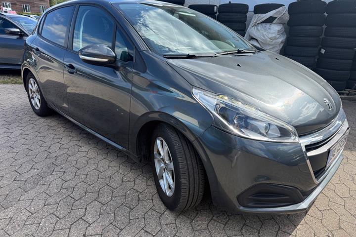 Grå Peugeot 208 fra 2017