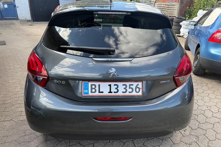 Grå Peugeot 208 fra 2017