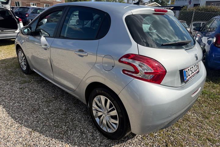 Sølv Peugeot 208 fra 2014