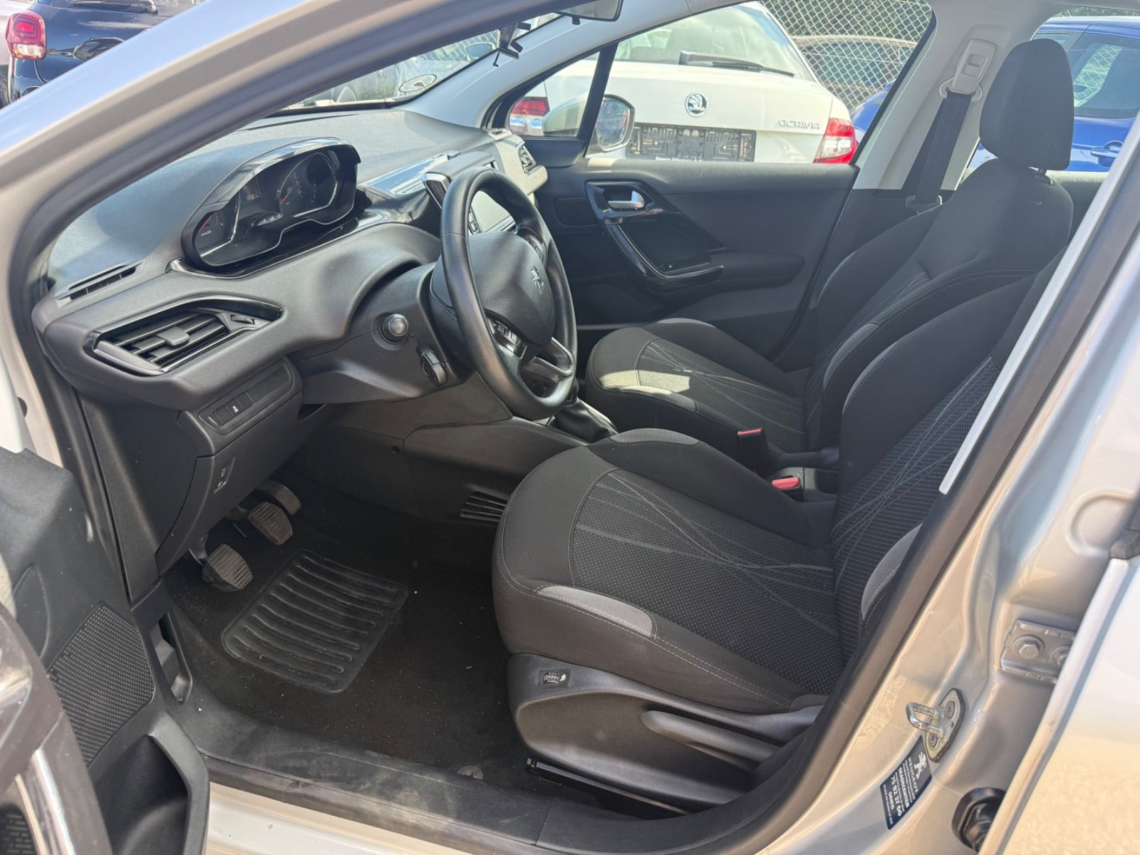 Sølv Peugeot 208 fra 2014