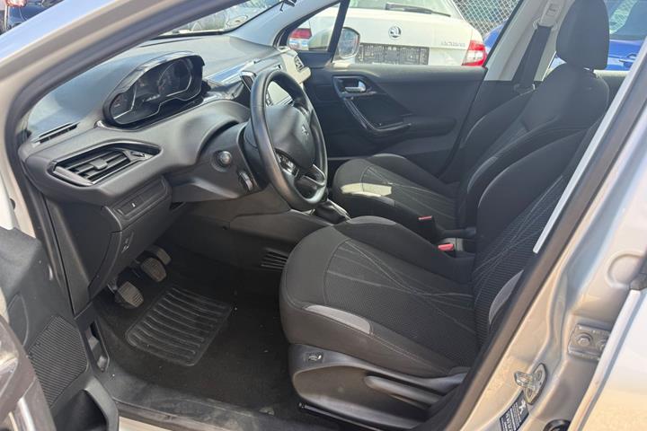 Sølv Peugeot 208 fra 2014