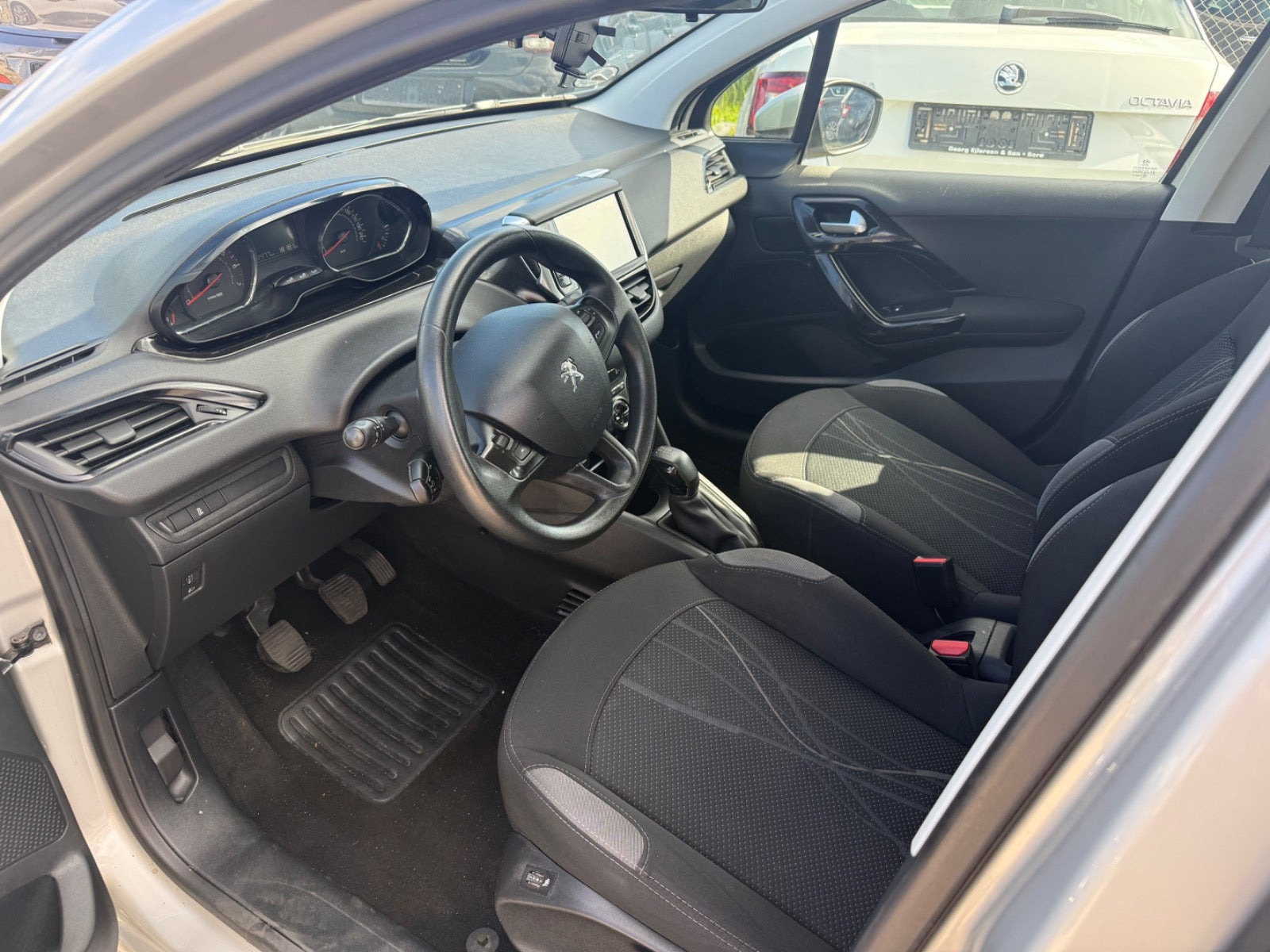 Sølv Peugeot 208 fra 2014