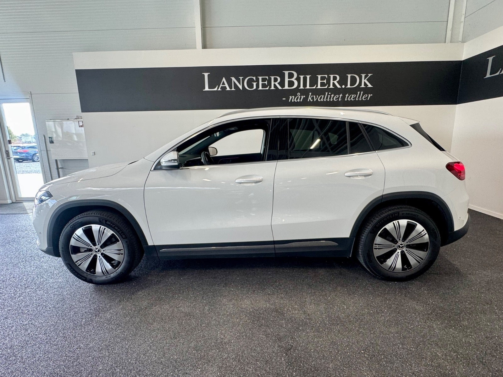 Hvid Mercedes EQA250+ fra 2025