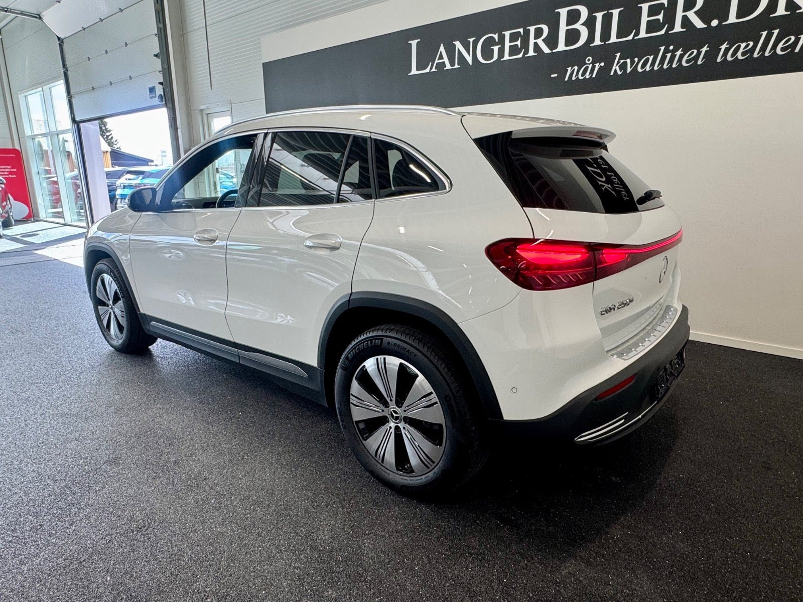 Hvid Mercedes EQA250+ fra 2025