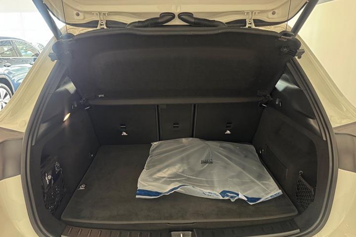 Hvid Mercedes EQA250+ fra 2025