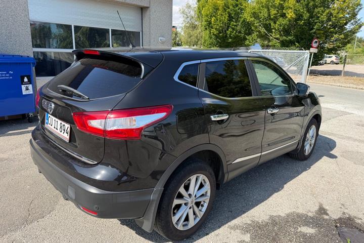 Sort Nissan Qashqai fra 2017