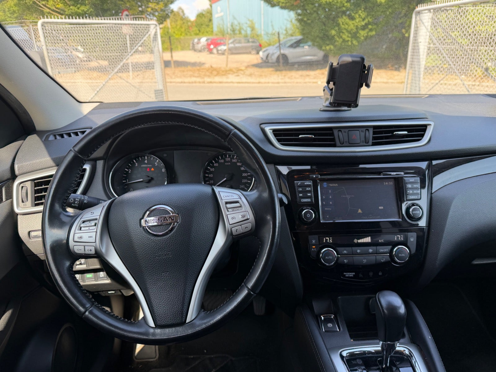 Sort Nissan Qashqai fra 2017