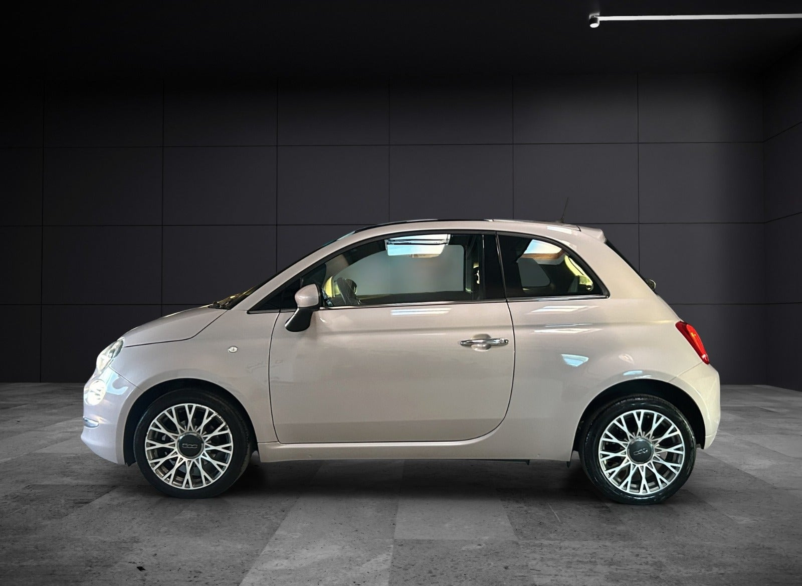 Pink Fiat 500 fra 2020