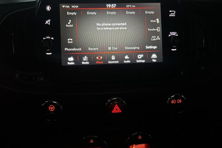 Pink Fiat 500 fra 2020