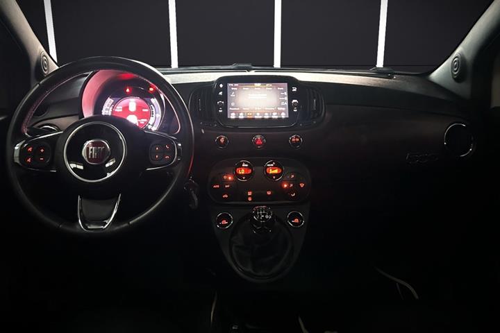 Pink Fiat 500 fra 2020