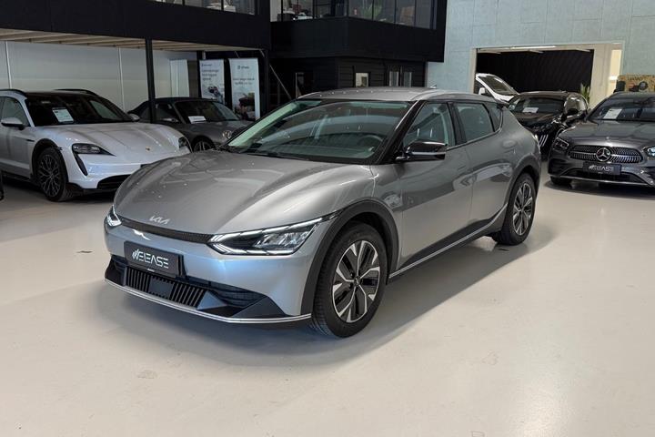 Grå Kia EV6 fra 2024 set udefra