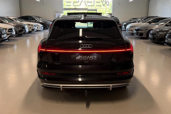 Sort Audi e-tron fra 2021