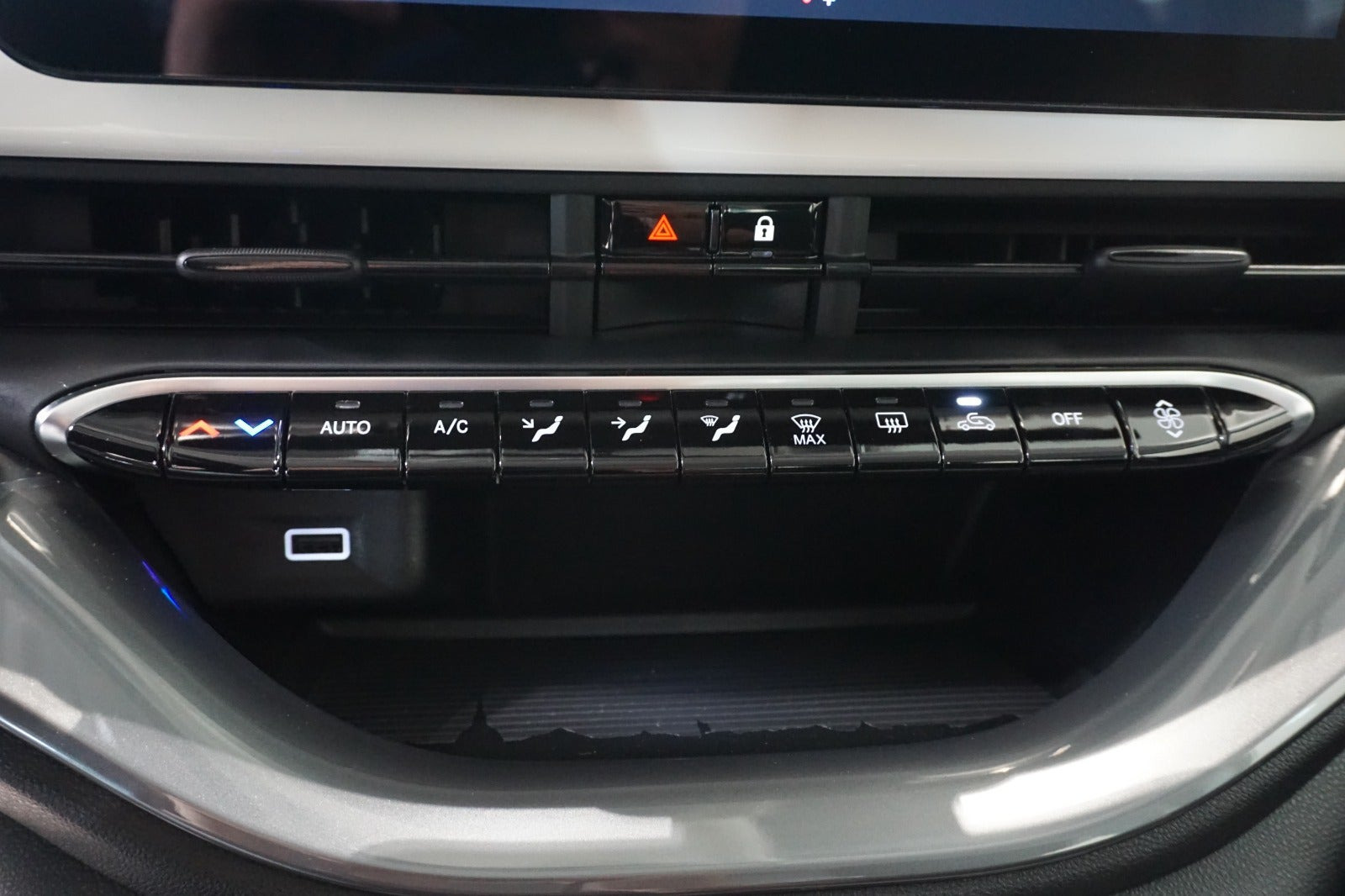 Hvid Fiat 500e fra 2023