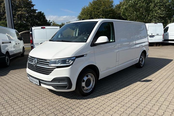 Hvid VW Transporter fra 2024