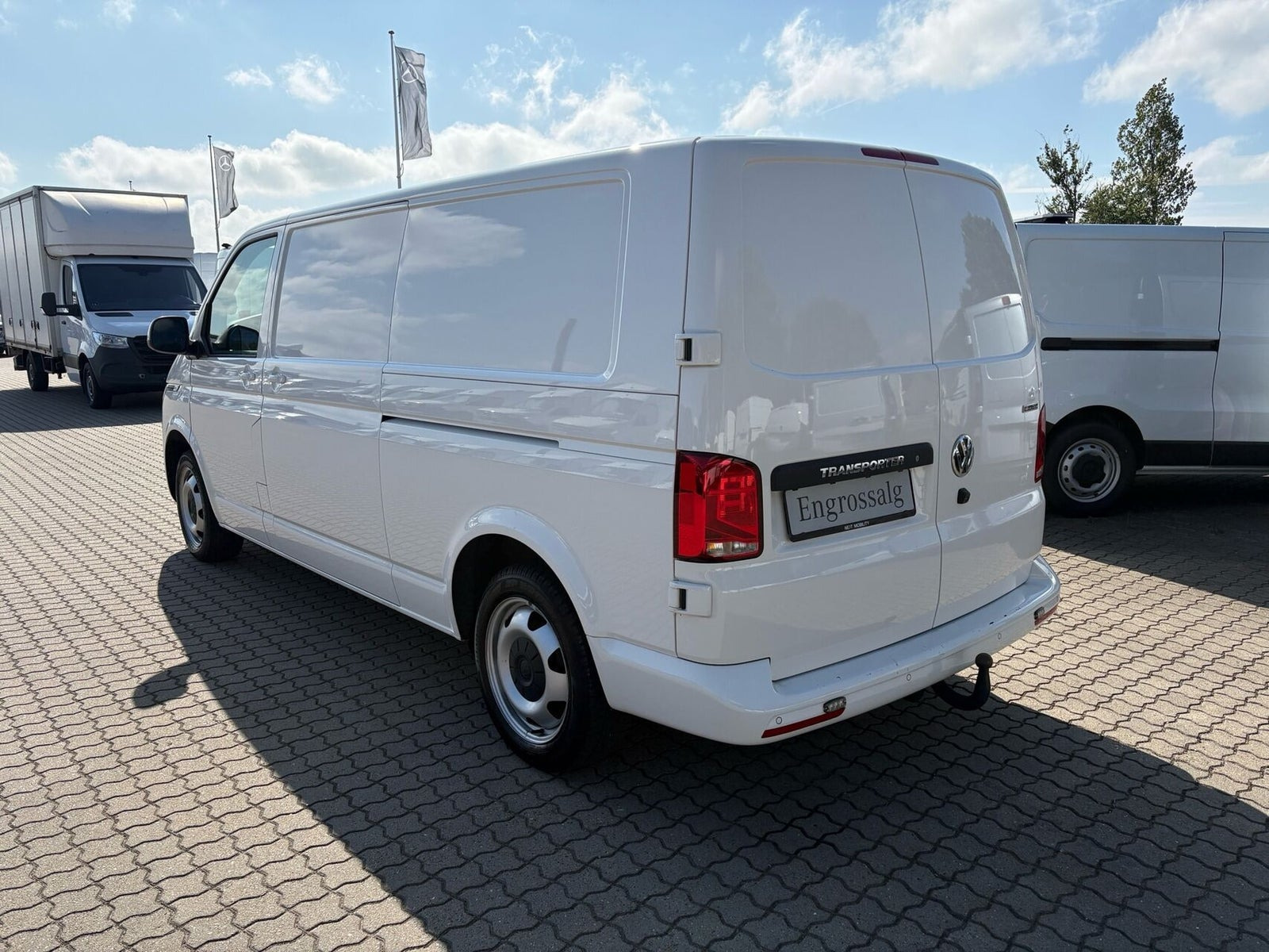 Hvid VW Transporter fra 2024