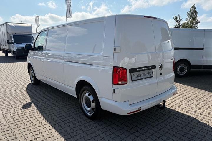 Hvid VW Transporter fra 2024