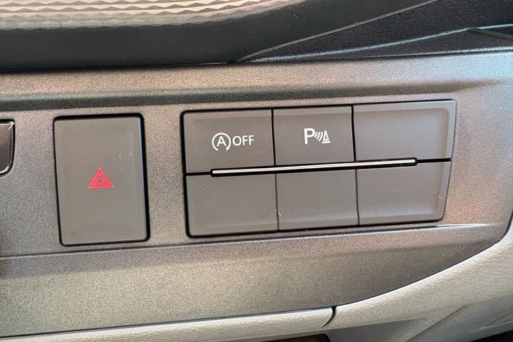 Hvid VW Transporter fra 2024