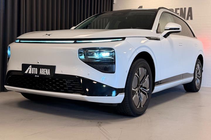 Hvid Xpeng G9 fra 2024
