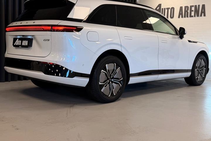 Hvid Xpeng G9 fra 2024