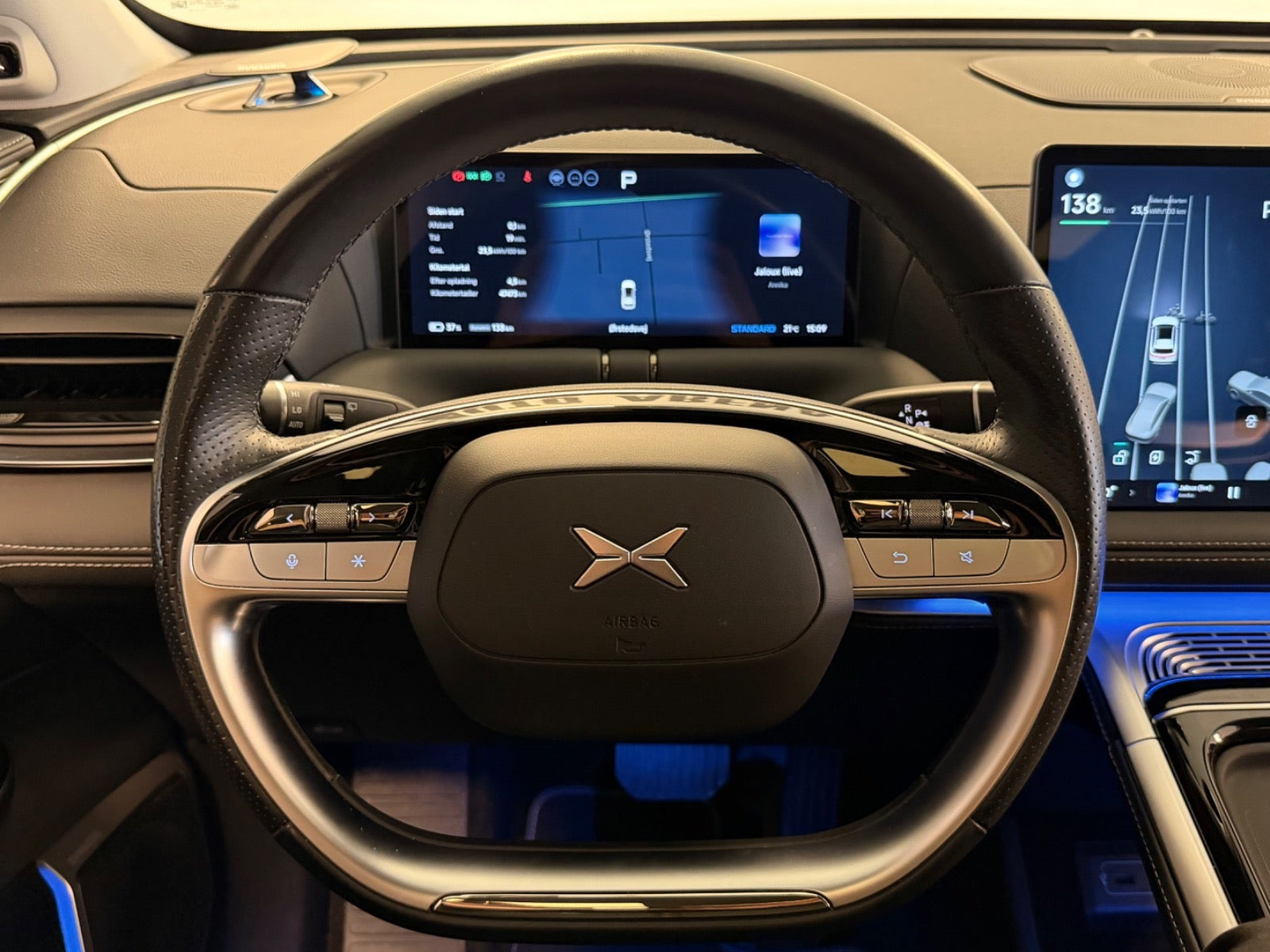Hvid Xpeng G9 fra 2024